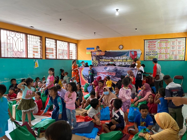 Trauma Healing BPMRPK Kemendikbudristek untuk Anak-Anak Korban Bencana Erupsi Gunung Semeru, Kabupaten Lumajang, Jawa Timur 